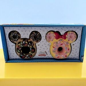 NEW Disney Mickey and Minnie Mouse Salt and Pepper Shakers